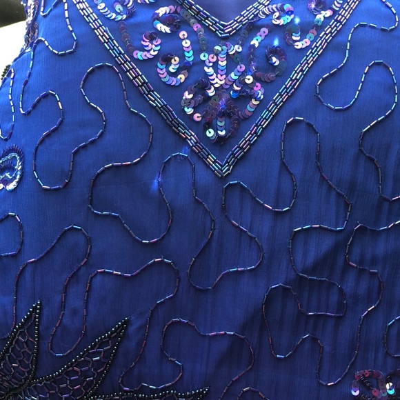 Stunning 2 piece skirt and v-neckline top - Picture 3 of 8